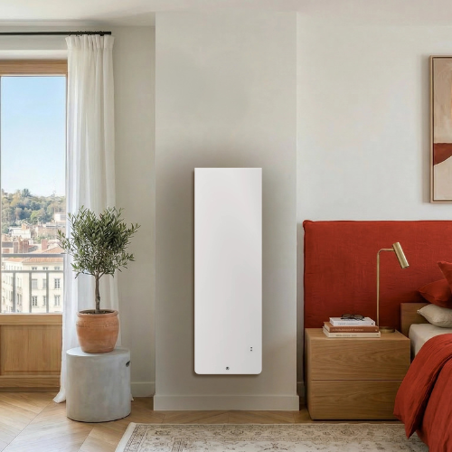 Radiateur Equateur 5 vertical blanc dans une chambre