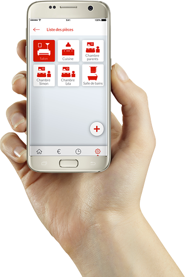 Une main tient un smartphone Android