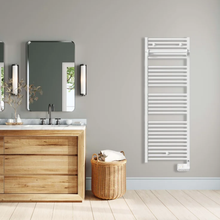 Sèche-serviettes eau chaude : quel modèle pour petite salle ?