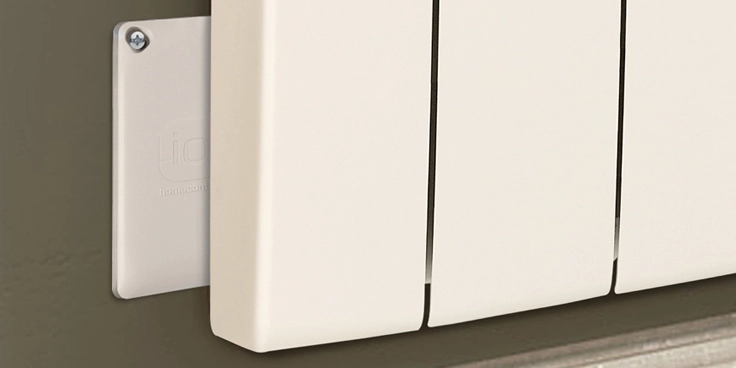 Interface Cozytouch install&eacute;e sur un radiateur