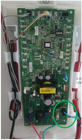 Circuit &eacute;lectrique avec connecteur CN1 entour&eacute;