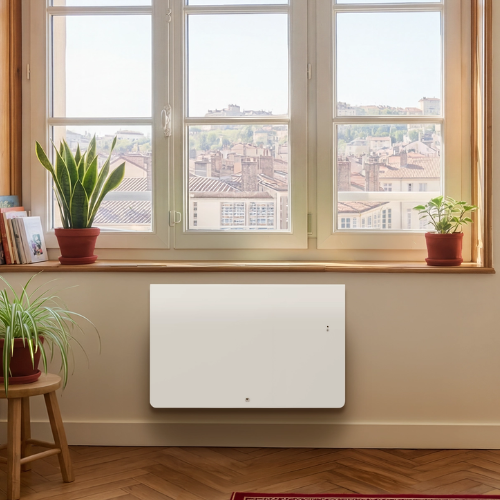 Radiateur Equateur 5 blanc sous une fen&ecirc;tre dans un salon