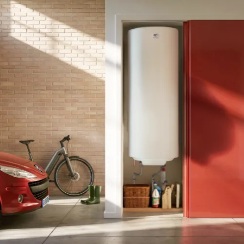 Chauffe-eau &eacute;lectrique Blind&eacute; dans un garage
