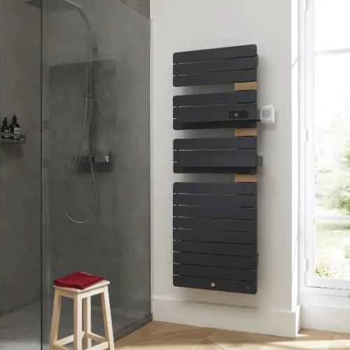 S&egrave;che-serviette Allure Virtuose blanc dans une salle-de-bain