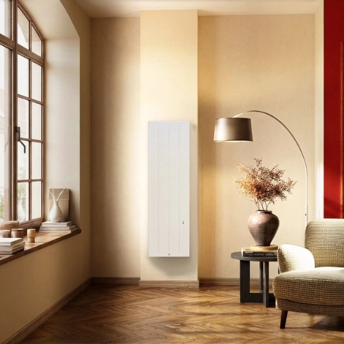 Radiateur chaleur douce Ovation 3 vertical blanc dans un salon