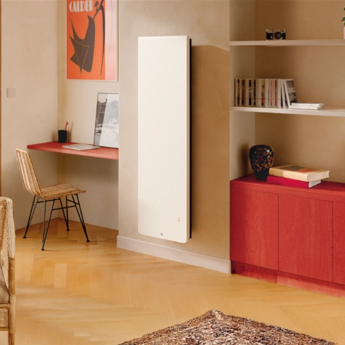 Radiateur Equateur 5 blanc dans un bureau
