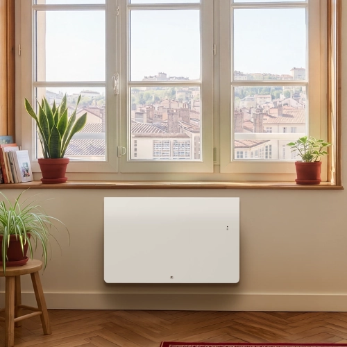 Radiateur Equateur 5 blanc sous une fen&ecirc;tre dans un salon